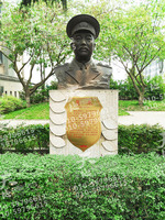 贺龙元帅铜像