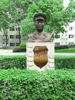 聂荣臻元帅铜像